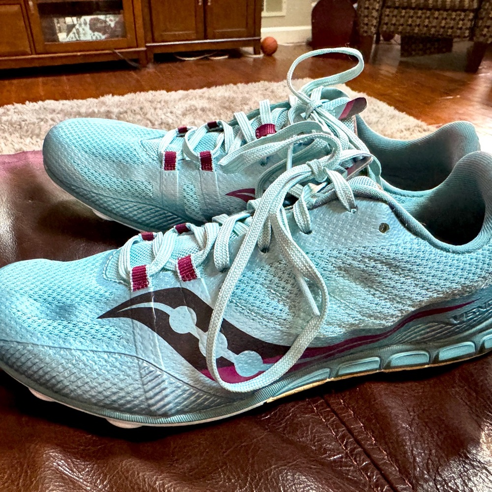 Women’s size 8 Saucony Vendetta 3 track spikes